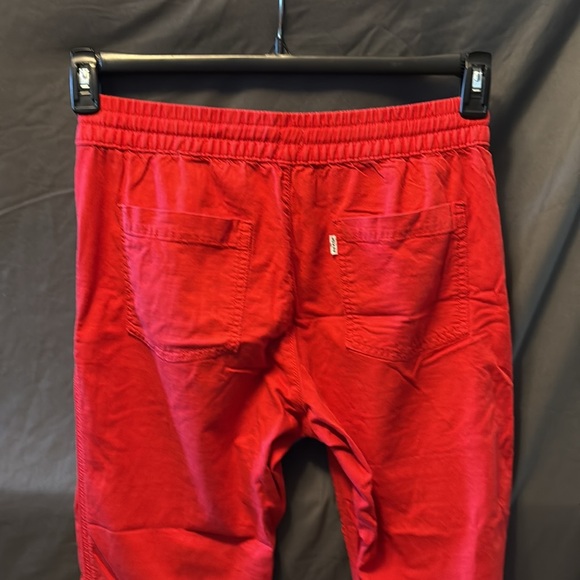 Red Levi’s capri joggers - Picture 6 of 6